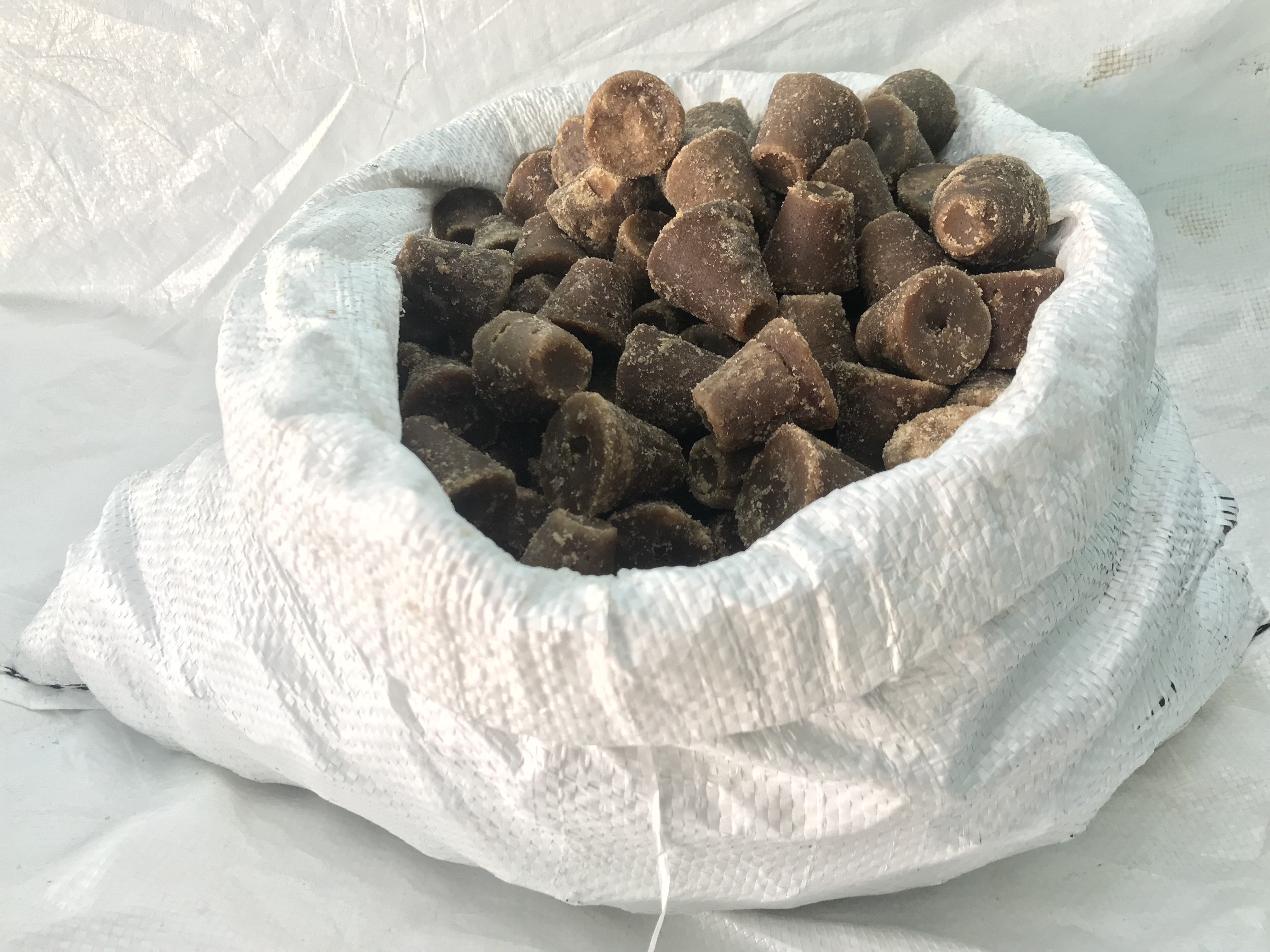 Dried Ginger Palm Jaggery (800g)